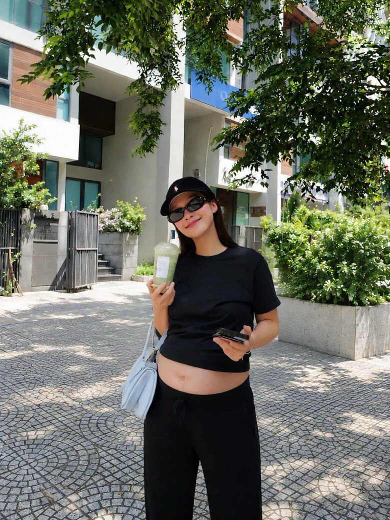 Khả Ngân xác nhận đang mang thai con đầu lòng.