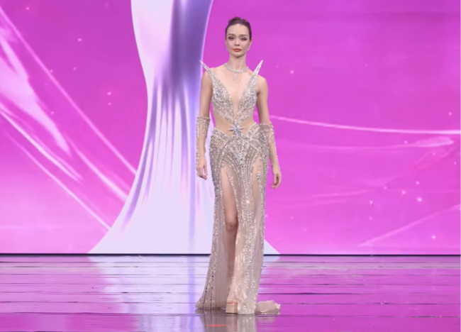 MLee dừng chân đầy tiếc nuối.
