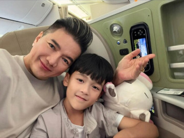 Đàm Vĩnh Hưng cho con trai đi máy bay hạng thương gia, quý tử được khen như "bản sao" của bố