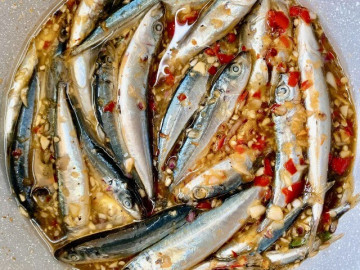 Loại cá giàu Omega-3 hơn cá hồi, ở chợ Việt bán đầy với giá rẻ bèo, bà nội trợ thấy là mua ngay về dùng