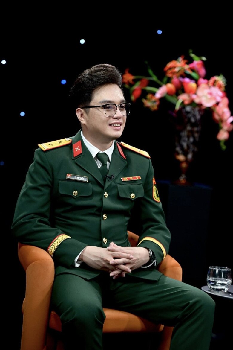 Anh sở hữu ngoại hình điển trai, nam tính.