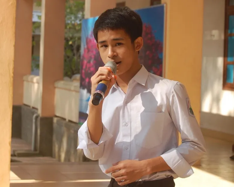 Vượt qua hoàn cảnh khó khăn, Viết Cương có thành tích học tập xuất sắc.