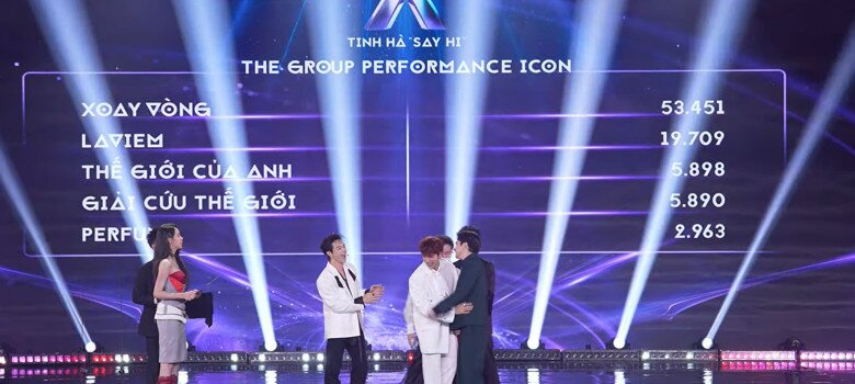 The Group Performance Icon (Màn Trình Diễn Nhóm Sáng Tạo Nhất): Xoay Vòng do HURRYKNG, JSOL, Vương Bình, CONGB trình diễn.