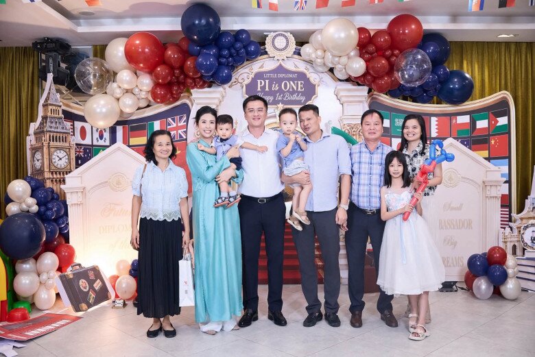 Con trai của Ngọc Hân đón sinh nhật 1 tuổi ấm áp bên người thân.