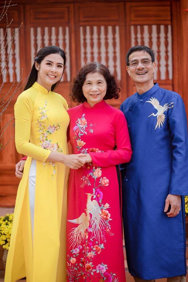 Hoa hậu Ngọc Hân tự hào khi bố là Thủ khoa.