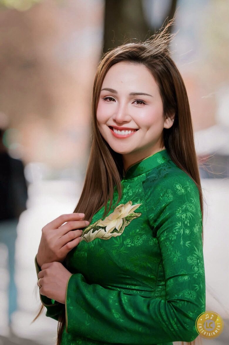 Sao Việt 24h: Hamp;#39;Hen Niê đi quay gặp cảnh ngập vẫn thản nhiên ngồi ăn ốc; Nhật Kim Anh hóa cô dâu kèm câu hỏi ẩn ý - 9