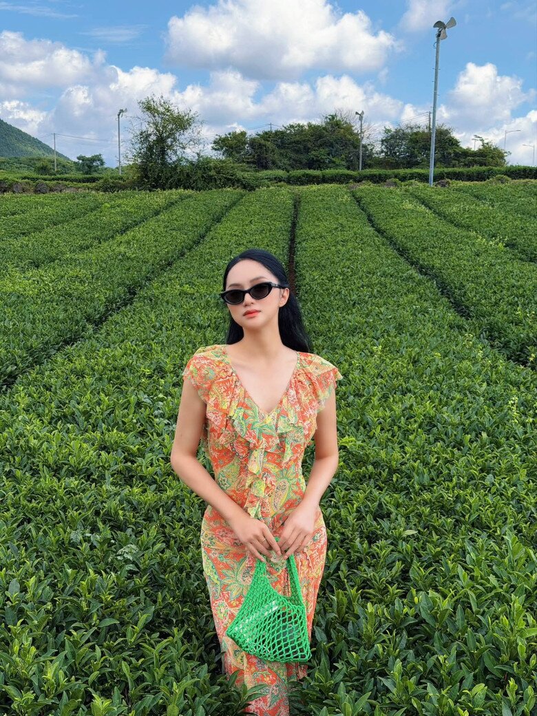 Sao Việt 24h: Hamp;#39;Hen Niê đi quay gặp cảnh ngập vẫn thản nhiên ngồi ăn ốc; Nhật Kim Anh hóa cô dâu kèm câu hỏi ẩn ý - 5