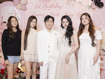 Giải trí - 3 con gái của Phương Lê dự tiệc thôi nôi của em gái Thụy Yên, NSƯT Vũ Luân cảm ơn mọi người