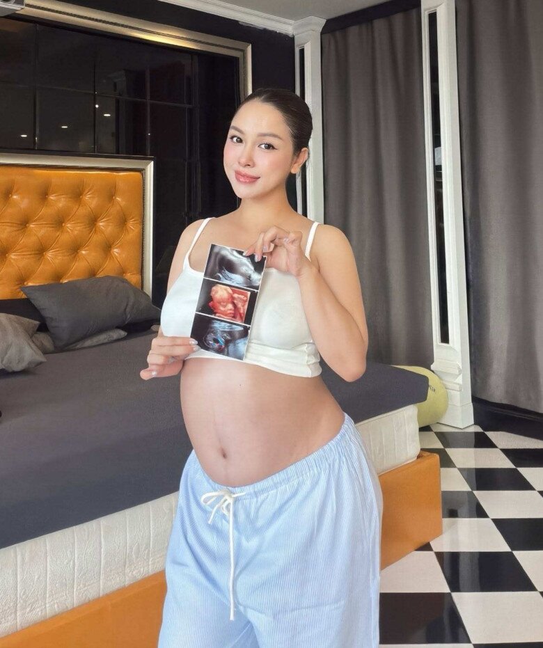 Hot girl Sài thành sinh con thứ 3 với anh trai Bảo Thy, ngoại hình nhóc tỳ như amp;#34;photocopyamp;#34; từ bố thiếu gia - 6