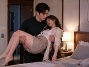 Bà bầu - Vợ đi họp lớp về lúc 2h sáng, tôi định giúp thay quần áo thì bủn rủn tay chân vì thứ rơi ra từ túi vợ
