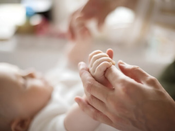 Bà bầu - Quan hệ tình cảm với 2 anh em sinh đôi, cô gái hy hữu làm ADN không thể xác định cha ruột của con