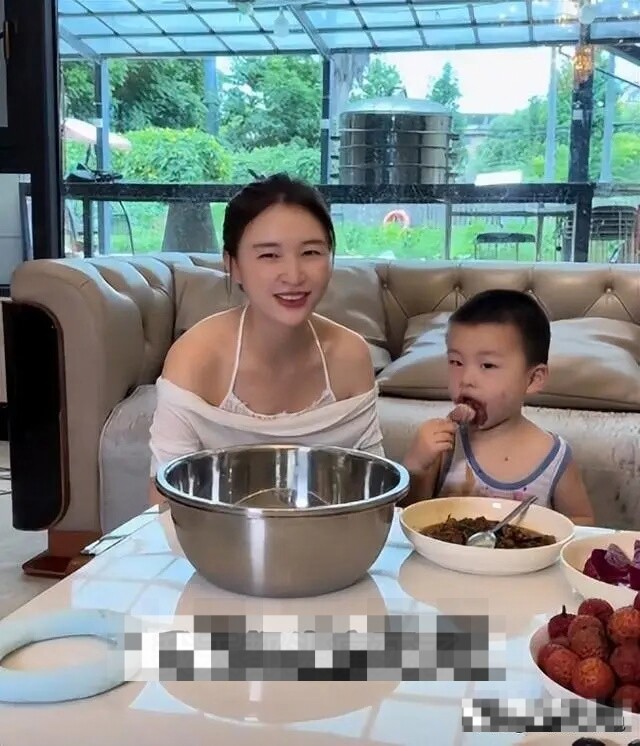 Mỹ nhân sinh 9 con được chồng chủ tịch tặng biệt thự 1900m2, nhan sắc U40 gây ngỡ ngàng - 1