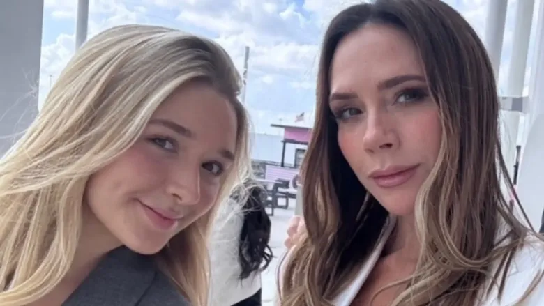 Harper Beckham cầu xin mẹ gọi điện cho nhà trường vì bị cấm trang điểm đi học, phản ứng của vợ David Beckham gây bất ngờ - 4