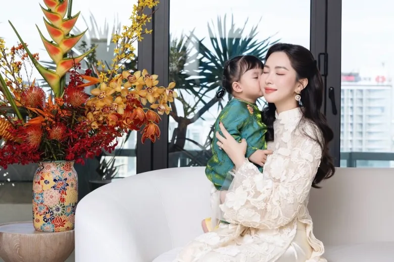 6 cô con gái rượu vừa xinh vừa đáng yêu khiến các ông bố sao Việt hết lòng chiều chuộng hơn cả vợ mỹ nhân - 1
