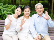 Yêu con - Về già, người nhiều tiền chưa chắc đã được con cái tôn trọng bằng người "nghèo rách" nhưng làm được 3 điều này