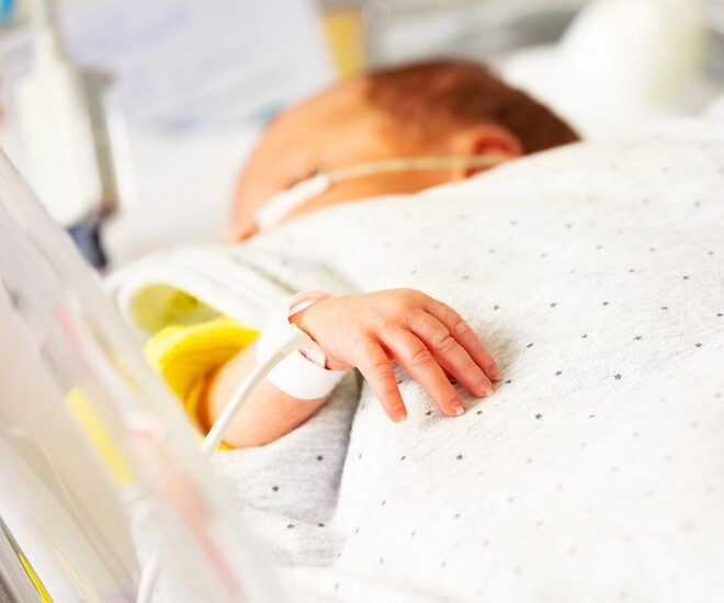 Nhiễm RSV trẻ chuyển biến rất nhanh, dễ gây biến chứng năng nên tuyệt đối không chủ quan. Ảnh minh họa. 