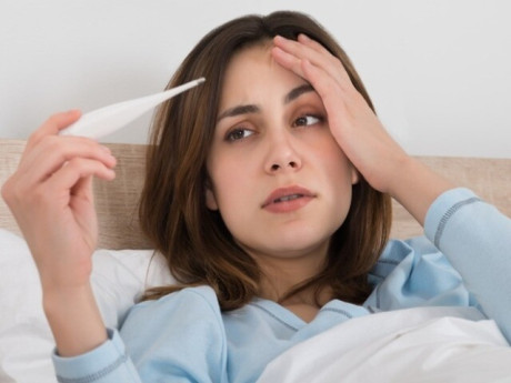 Mắc sốt xuất huyết nhưng chủ quan khi đã hết sốt, cô gái trẻ phải nhập viện cấp cứu trong tình trạng máu cô đặc
