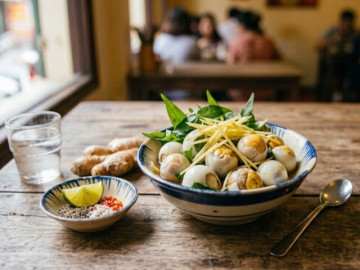 Trứng vịt lộn và trứng cút lộn loại nào tốt hơn, một quả trứng vịt bằng 10 quả trứng cút, vậy nên chọn loại nào?