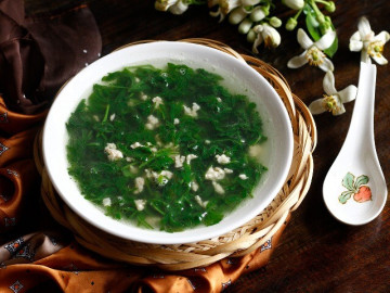 Loại rau ít có thuốc trừ sâu, tốt từ xương đến da, giá rẻ chỉ 5.000 đồng/bó, chợ Việt bán nhiều