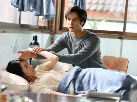 Nửa đêm nhắn tin cho chồng cũ “em ốm rồi”, hôm sau thấy thứ anh đưa, tôi chỉ muốn tái hôn