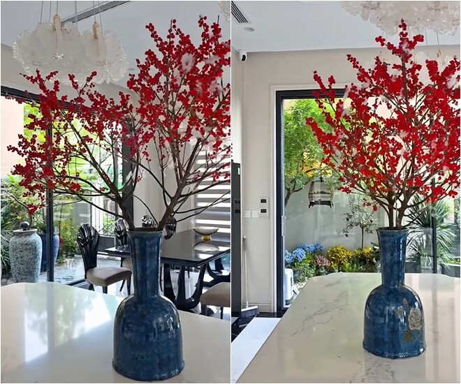 Bình hoa rực rỡ đặt trên đảo bếp đá hoa cương sáng bóng, hướng tầm mắt ra khoảng sân vườn thoáng đãng bên ngoài. Góc sống thanh lịch này chính là nơi lưu giữ những khoảnh khắc bình yên, thư thái của cả gia đình.