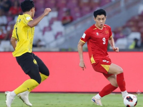 Không đổ lỗi trọng tài, HLV Kim Sang-sik thẳng thắn nhận trách nhiệm khi đội tuyển Việt Nam thua Malaysia