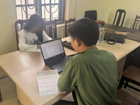 Công an làm việc với cô gái admin "Những người ghét bố mẹ"
