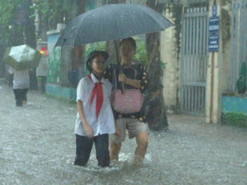 Hiệu trưởng có thể cho học sinh học trực tuyến khi mưa lớn, triều cường
