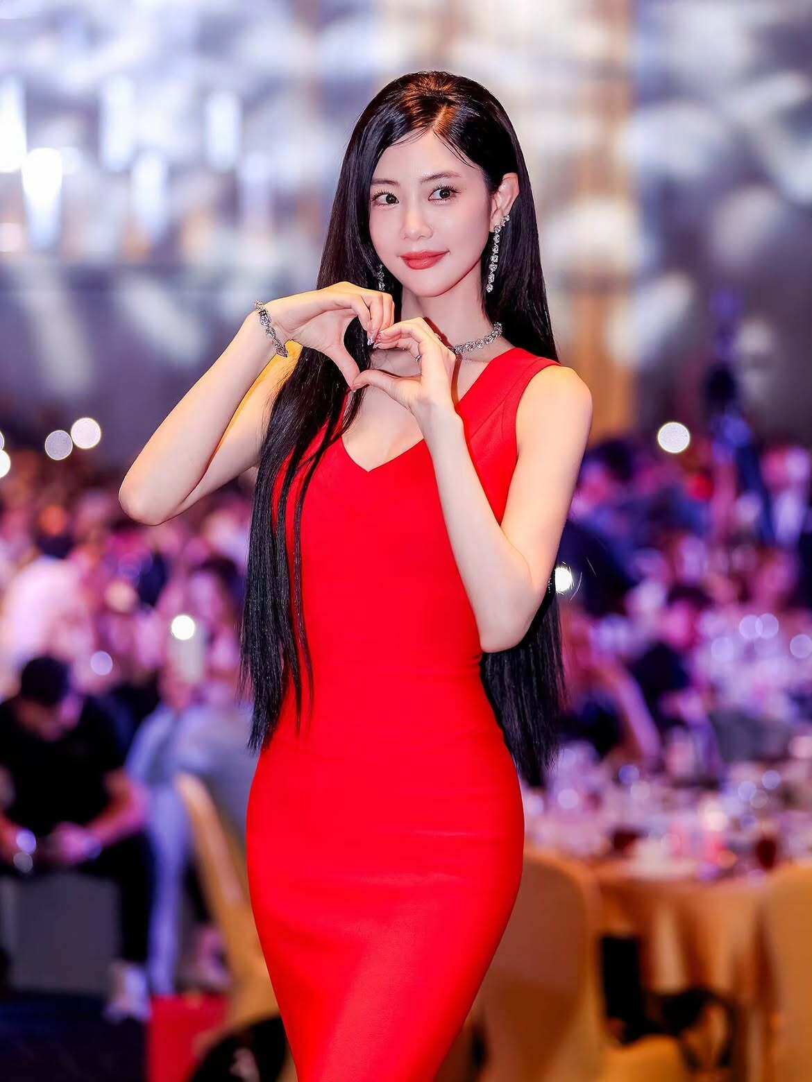 amp;#34;Mỹ nhân đẹp thứ hai thế giớiamp;#34; U45 có làn da amp;#34;không tuổiamp;#34;, sống độc thân sang giàu sau ly hôn đại gia - 8