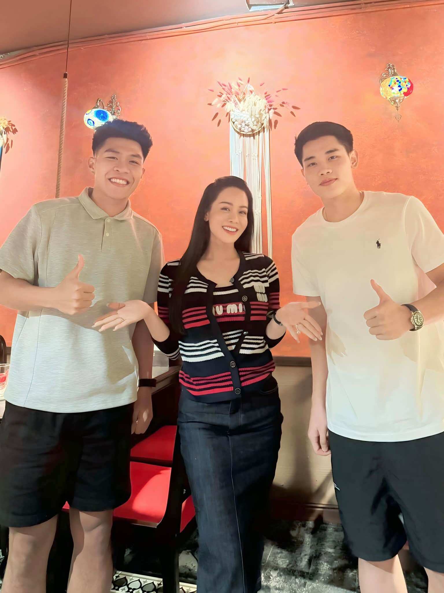 Nhật Kim Anh đăng ảnh hội ngộ cầu thủ Đình Bắc. Ảnh: FBNV