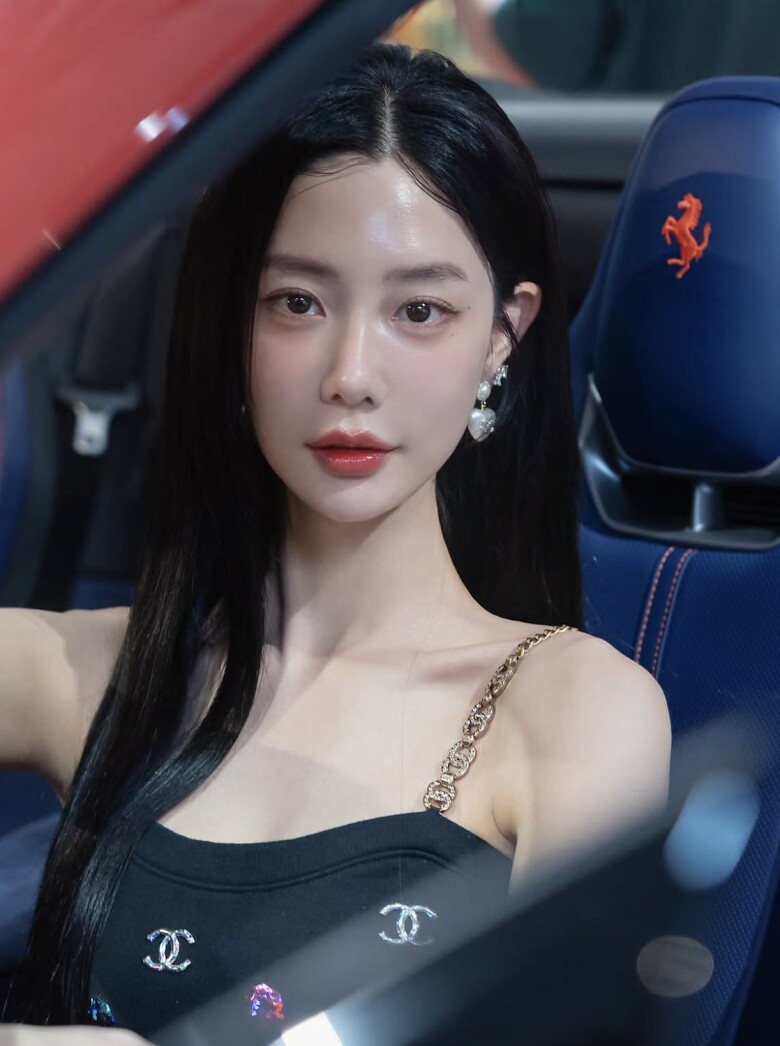Nhan sắc trẻ xinh bất chấp tuổi tác của Clara Lee.