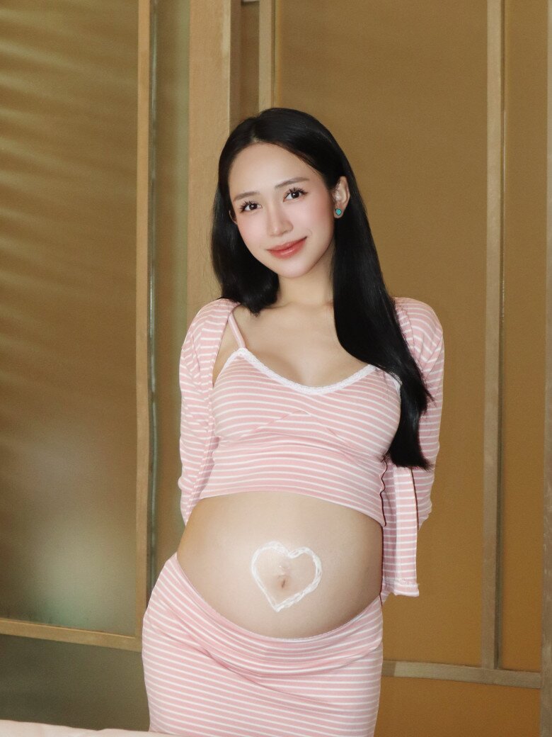Trên trang cá nhân, Joyce Phạm chăm chỉ cập nhật cuộc sống đời thường.