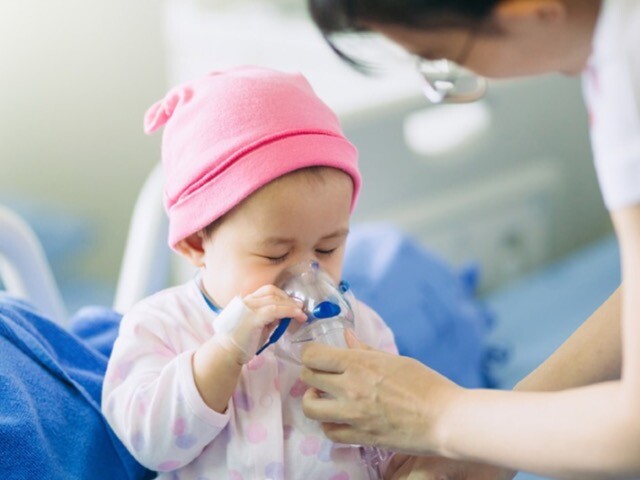 Bác sĩ Nhi khoa chỉ cách giảm ho không cần dùng thuốc và các dấu hiệu cần đưa trẻ đến viện ngay