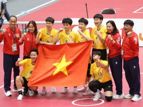 Cầu mây 4 nữ Việt Nam khiến dân mạng ngả mũ thán phục