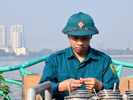 Bên trong các trận địa bắn pháo hoa phục vụ kỷ niệm Ngày Giải phóng Thủ đô