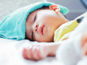 Sức khỏe - Bé trai nhập viện vì sốt cao, khó thở, bác sĩ cảnh báo tác nhân gây bệnh rất dễ nhầm lẫn khi giao mùa