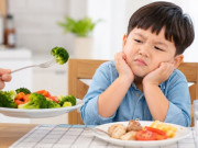 Sức khỏe - Chăm con dù to lớn nhưng không khỏe, chuyên gia cảnh báo “đừng bắt chước công thức, lấy con làm phép thử”