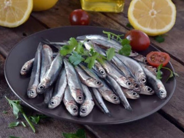 Sức khỏe - Loại cá nhỏ bé, ít ngậm hóa chất lại giàu canxi gấp 25 lần cá hồi, chợ Việt bán đầy với giá từ 45.000 đồng/kg