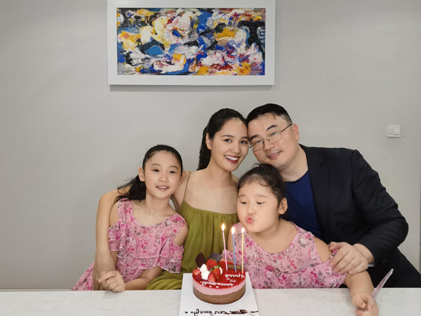Con gái 13 tuổi của Hương Giang và chồng Trung Quốc dậy thì xinh như Hoa hậu, cao 1,78m, như chị em sinh đôi với mẹ - 2