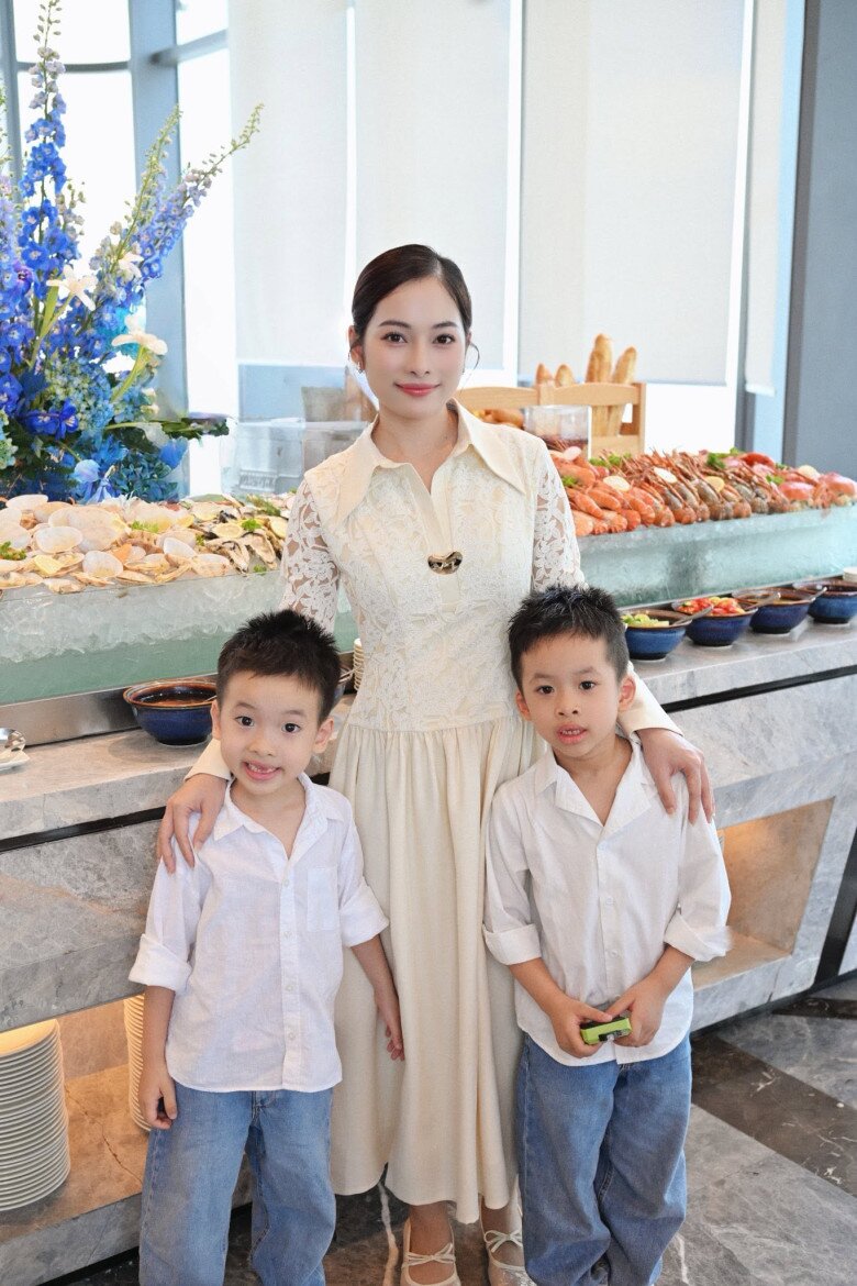 Đi thi hát rồi cưới luôn giám đốc âm nhạc, mỹ nhân Hải Phòng đẻ liên tiếp 2 cặp song sinh, đặt tên 4 con rất ấn tượng - 4