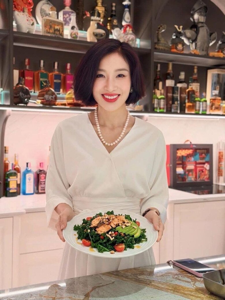 Hoa khôi Thu Hương phát hiện ung thư ở tuổi sung sức, giờ làm mẹ 3 con U50 trẻ đẹp, khéo nuôi dạy con chung con riêng - 1