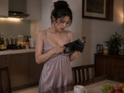 Yêu con - Ly hôn 2 năm, chồng cũ đưa bạn gái đến thăm con rồi bỏ quên chiếc ví, mở ra xem tôi xin anh quay lại
