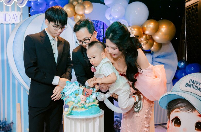 Người đẹp Hải Phòng làm mẹ đơn thân phải lòng chàng Việt kiều ở lớp học, đưa con riêng sang Đức sống hạnh phúc - 5