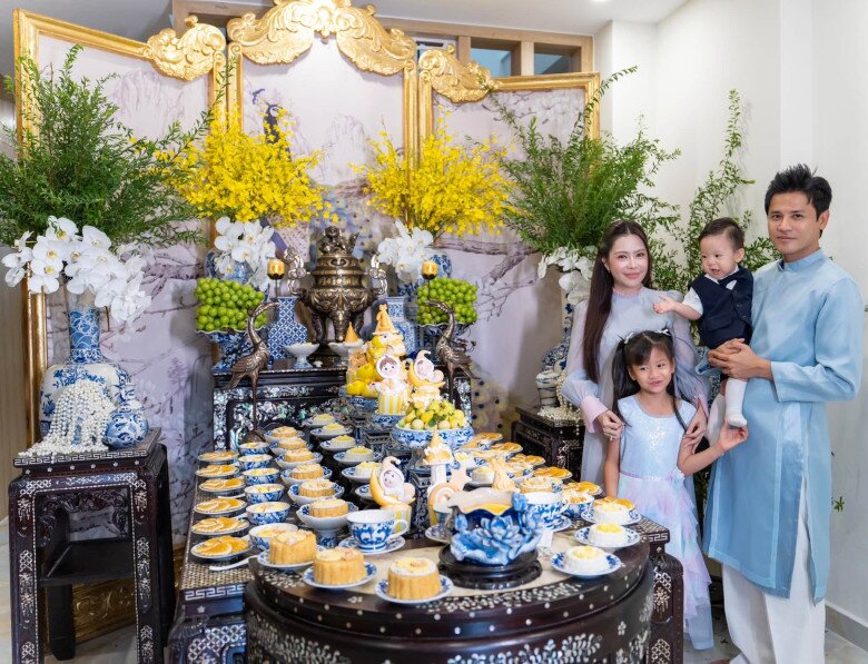 Sinh con với đồng nghiệp, diễn viên Ngọc Ánh tổ chức tiệc thôi nôi đậm chất hoàng gia, nhìn mâm cúng hội mẹ bỉm tròn mắt - 1