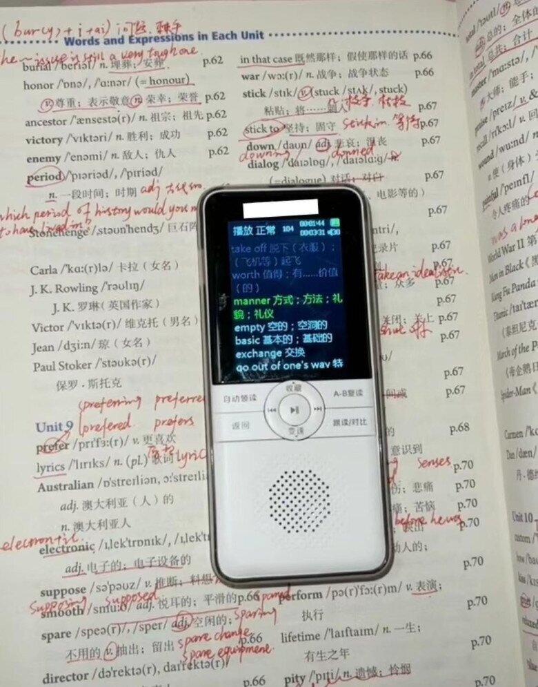 Thấy con gái học cấp 2 bật đèn sáng đến nửa đêm, mẹ lén nhìn vào phòng rồi xót xa không nói nên lời - 3