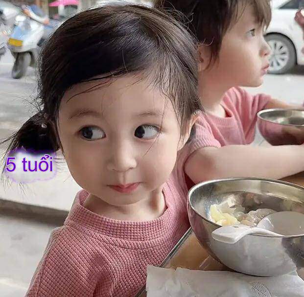 5 đứa trẻ xinh xắn như hoa.