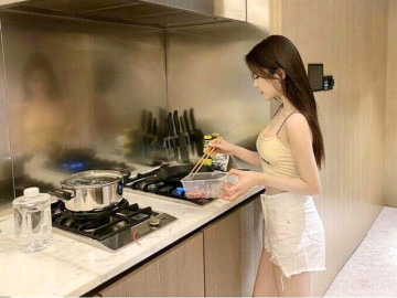 Con rể vạ miệng kể về người giúp việc vừa xinh vừa giỏi ở nhà, mẹ vợ lên chơi thấy cô ta mà tức điên