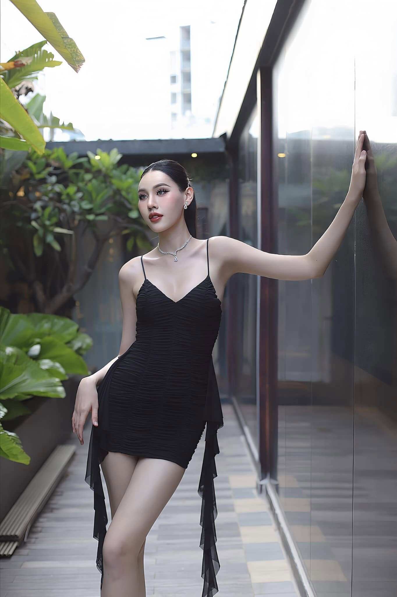 Hoa hậu Việt từng làm đủ nghề mưu sinh nay amp;#34;phá kénamp;#34; ngoạn mục, chăm diện đồ kiệm vải khoe dáng đẹp nao lòng - 15