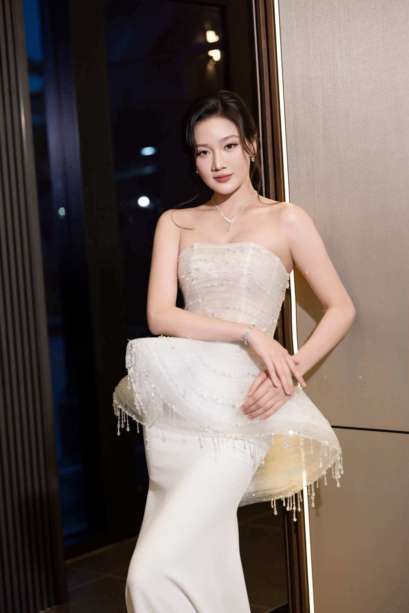 Mỹ nhân Thái Bình diện đồ bơi khoe da trắng nõn như amp;#34;bông bưởiamp;#34;, 26 tuổi đang học thạc sĩ, đam mê nghệ thuật - 5