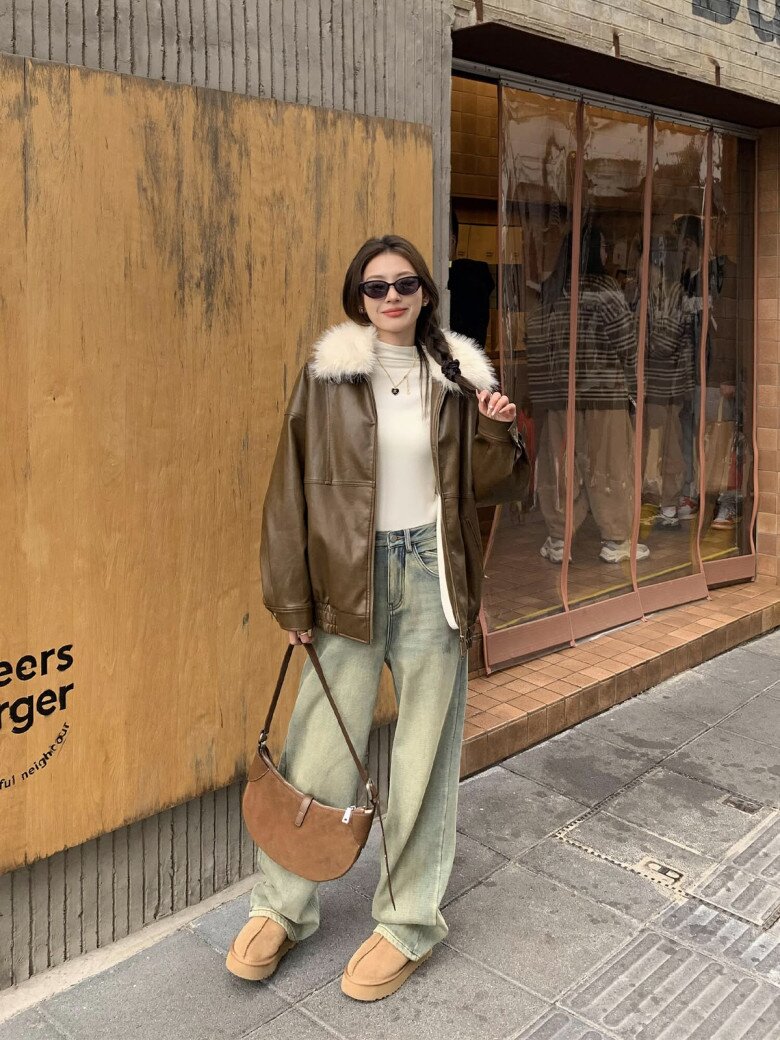 Loafers giúp set đồ công sở ngày lạnh thêm gọn gàng, thanh lịch.